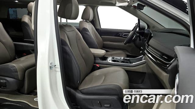 Kia Carnival 2024 — фото 10 из 20