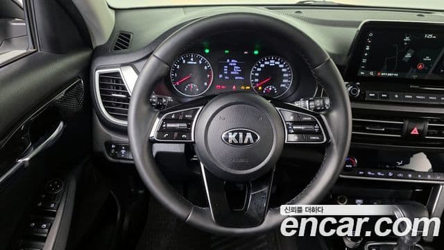 Kia Seltos 2020 — фото 17 из 20