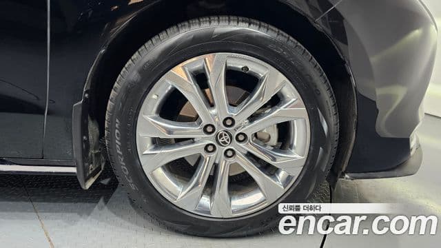 Toyota Sienna 2023 — ფოტო 4/20