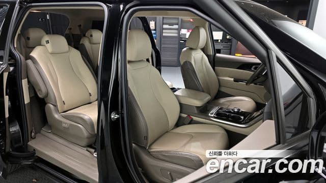 Kia Carnival 2020 — фото 10 из 20