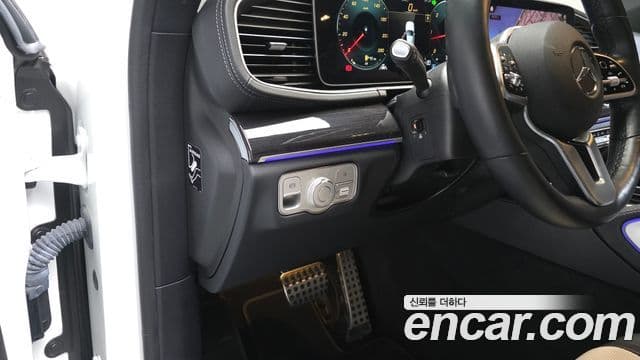 Mercedes-Benz GLE-Class 2022 — Photo 17/20