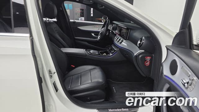 Mercedes-Benz E-Class 2021 — ფოტო 11/20