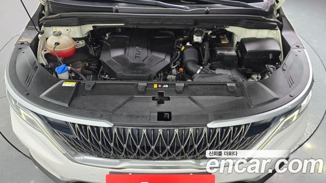 Kia Carnival 2022 — ფოტო 6/20