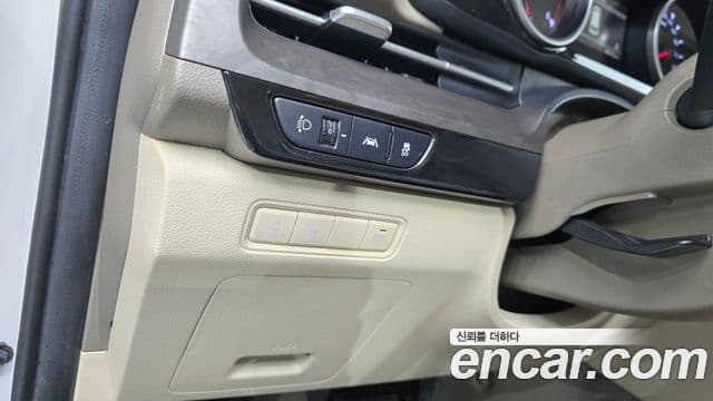 Kia Carnival 2022 — ფოტო 17/20