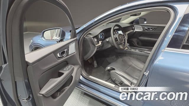 Volvo S60 2019 — Şəkil 10/20