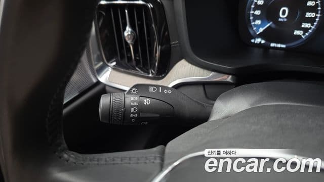 Volvo S60 2019 — Photo 8/30