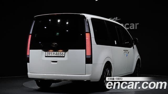 Hyundai Staria 2021 — ფოტო 2/20