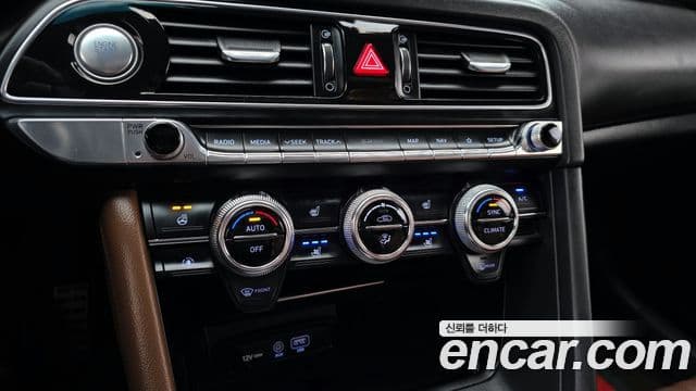 Genesis G70 2019 — ფოტო 17/20