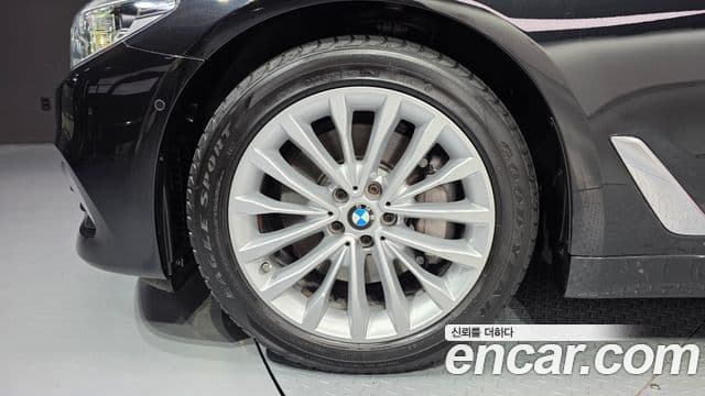 BMW 5 Series 2019 — Şəkil 5/20