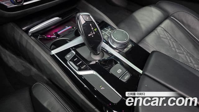BMW 5 Series 2019 — Şəkil 8/20
