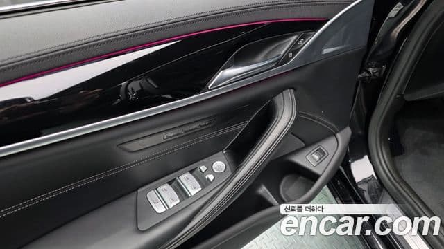 BMW 5 Series 2019 — Şəkil 19/20