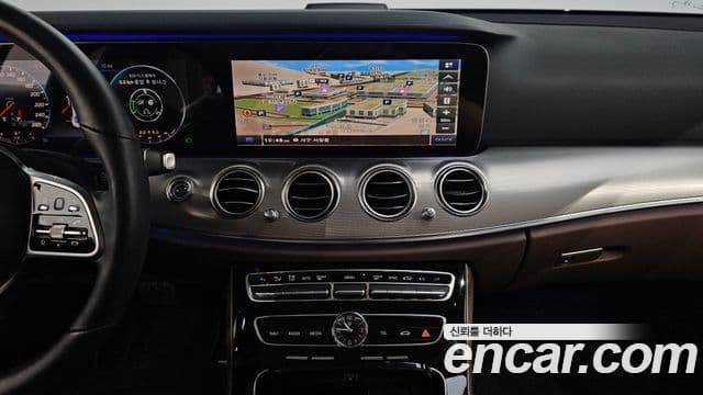 Mercedes-Benz E-Class 2019 — ფოტო 13/20