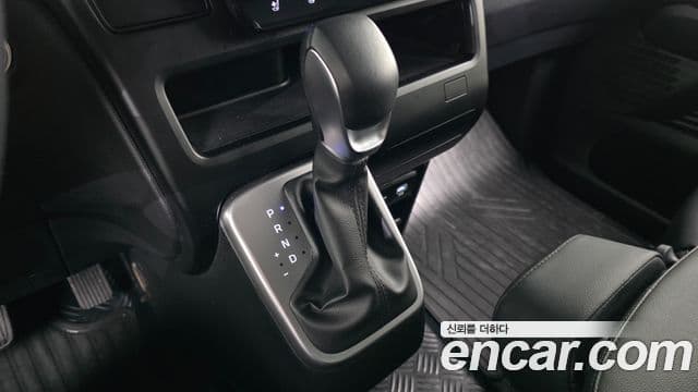 Hyundai Staria 2024 — ფოტო 9/20