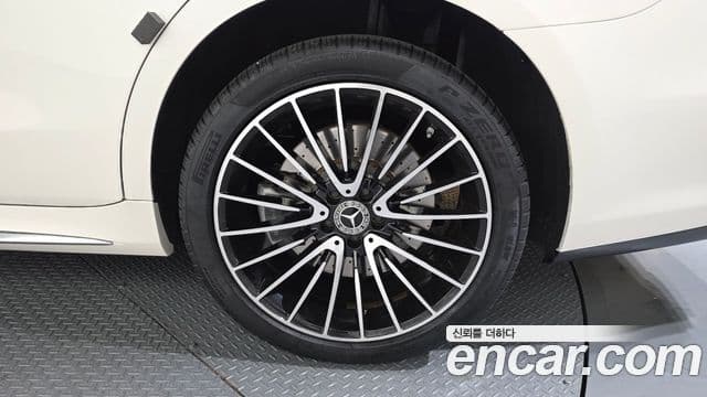 Mercedes-Benz S-Class 2022 — Photo 16/35