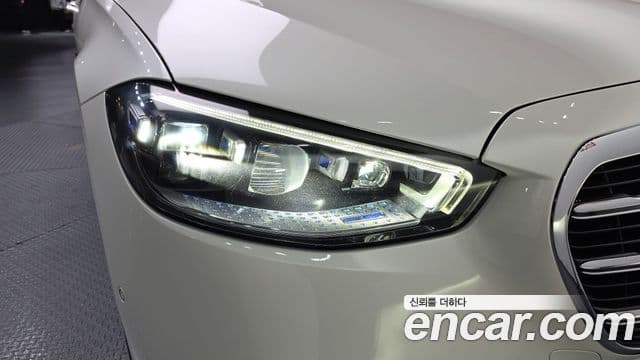 Mercedes-Benz S-Class 2022 — Photo 19/35
