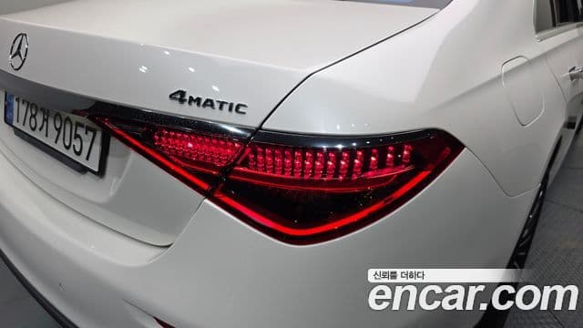 Mercedes-Benz S-Class 2022 — Photo 11/35