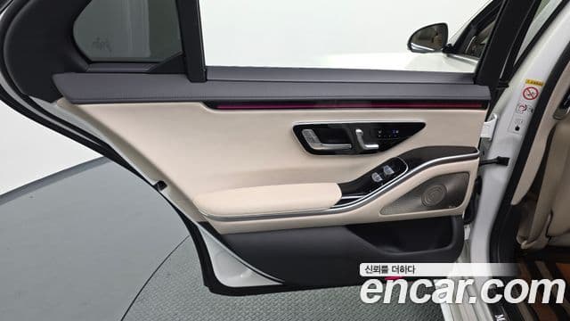 Mercedes-Benz S-Class 2022 — Photo 17/35