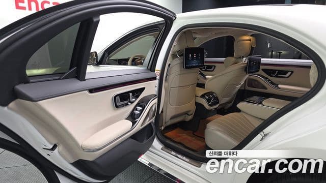 Mercedes-Benz S-Class 2022 — Photo 31/35