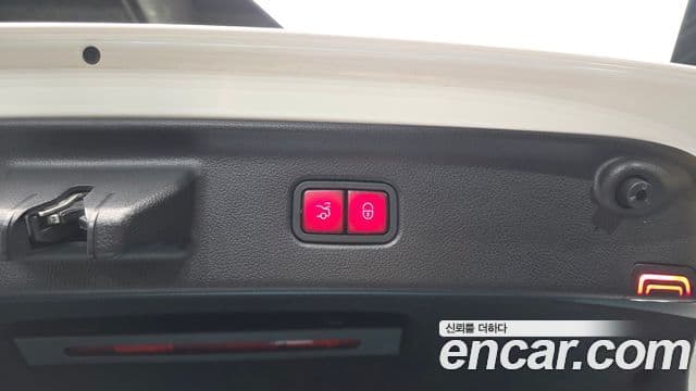 Mercedes-Benz S-Class 2022 — Photo 13/35