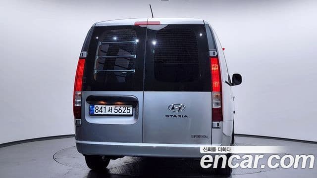 Hyundai Staria 2022 — ფოტო 3/20