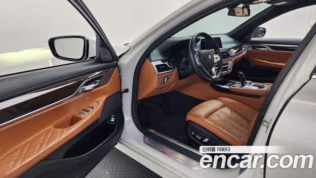 BMW 7 Series 2020 — ფოტო 8/20