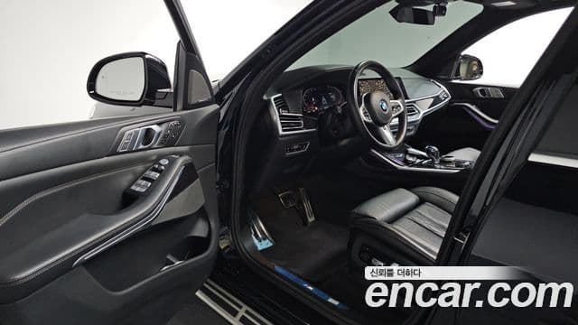 BMW X7 2021 — Photo 10/34
