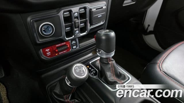 Jeep Wrangler 2021 — ფოტო 9/20