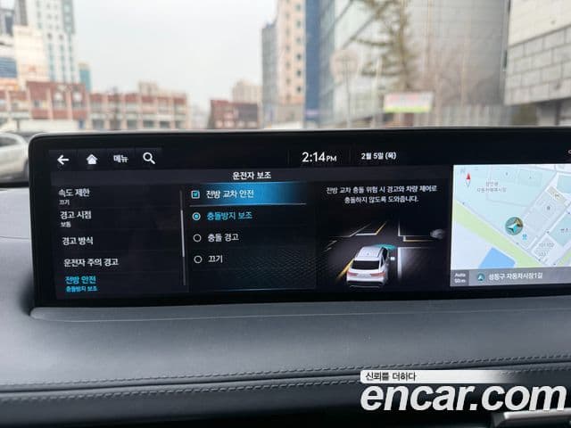 Genesis GV70 2021 — ფოტო 17/20