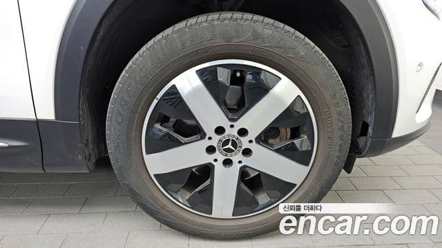 Mercedes-Benz GLB-Class 2020 — Photo 25/34