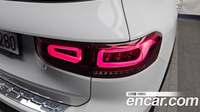 Mercedes-Benz GLB-Class 2020 — Photo 21/34