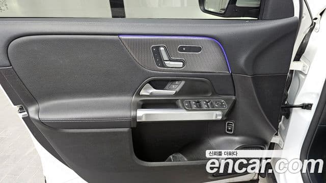 Mercedes-Benz GLB-Class 2020 — Photo 20/34