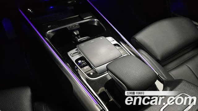 Mercedes-Benz GLB-Class 2020 — Photo 9/34