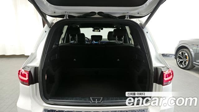 Mercedes-Benz GLB-Class 2020 — Photo 6/34