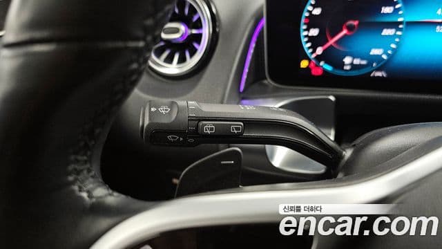 Mercedes-Benz GLB-Class 2020 — Photo 19/34