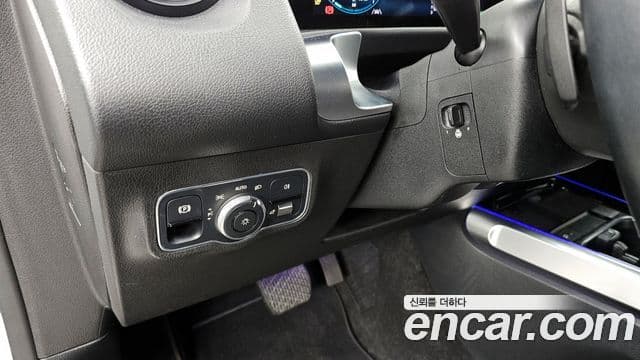 Mercedes-Benz GLB-Class 2020 — Photo 33/34