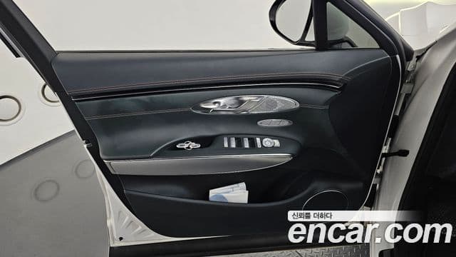 Genesis GV70 2021 — Photo 17/37