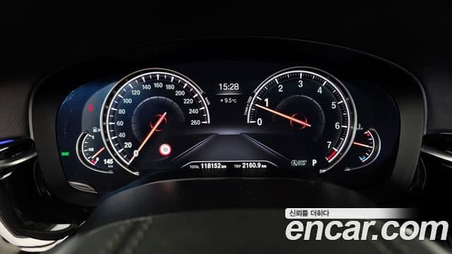 BMW 5 Series 2018 — Şəkil 8/20