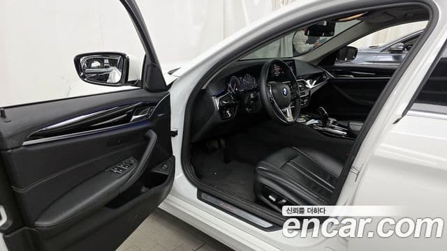 BMW 5 Series 2018 — Şəkil 10/20