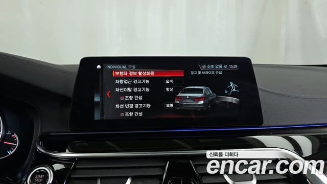 BMW 5 Series 2018 — Şəkil 15/20