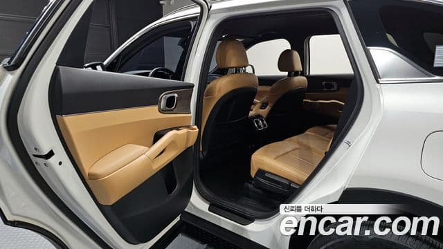 Kia Sorento 2022 — Фото 11/20