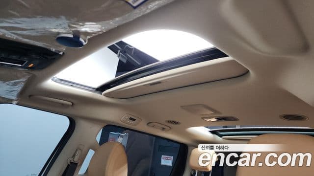 Kia Carnival 2021 — Фото 19/20