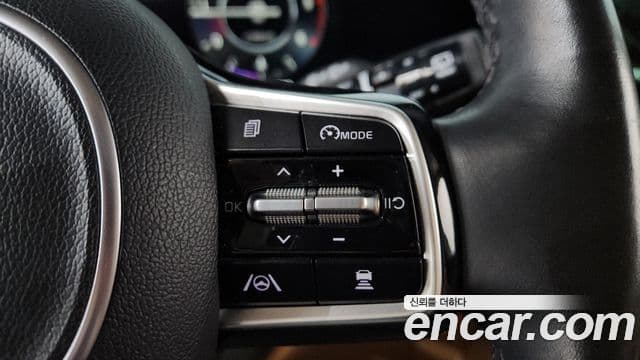 Kia Carnival 2021 — ფოტო 1/41