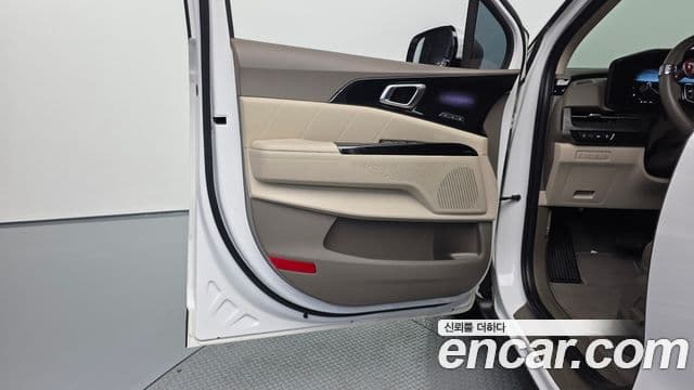 Kia Carnival 2023 — Photo 5/36