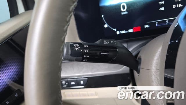 Kia Carnival 2023 — Photo 14/36