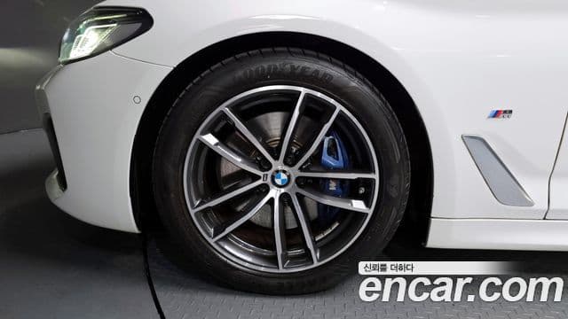 BMW 5 Series 2021 — Photo 19/20