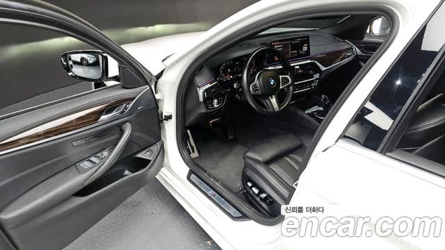 BMW 5 Series 2021 — Photo 14/20