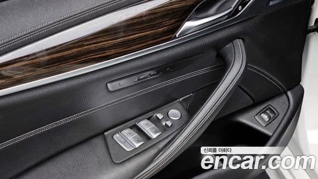 BMW 5 Series 2021 — Photo 8/20