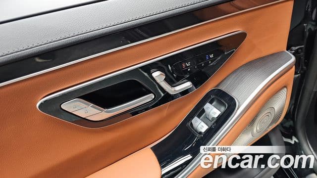 Mercedes-Benz S-Class 2022 — Photo 8/20