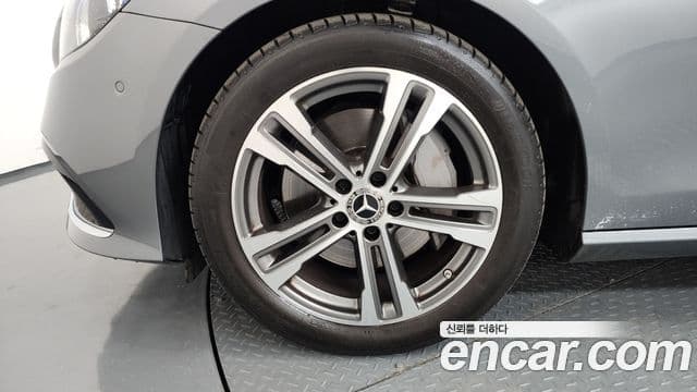 Mercedes-Benz E-Class 2021 — ფოტო 5/20