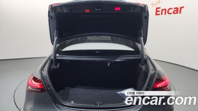 Mercedes-Benz E-Class 2021 — ფოტო 20/20